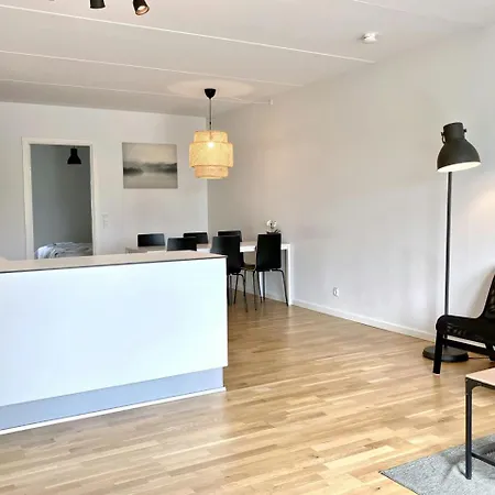 Апартаменты Spacious For 7 In Gellerupparken Орхус